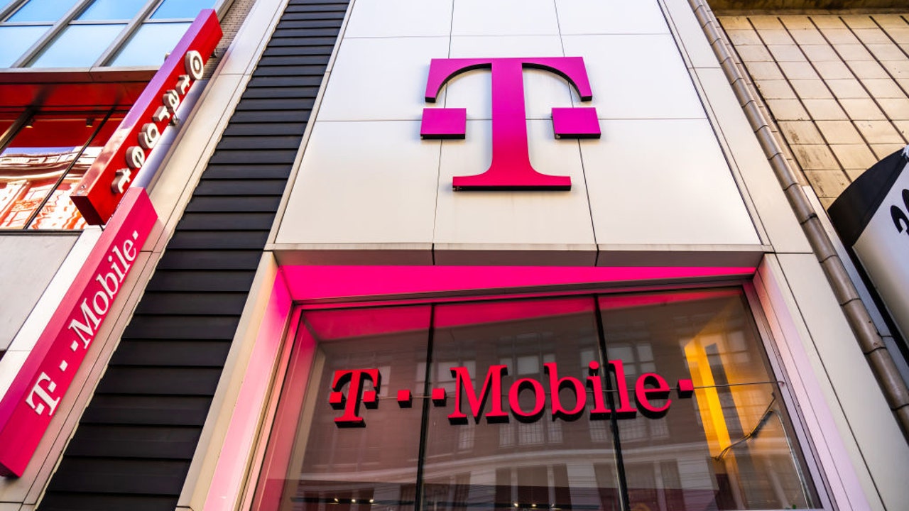 T-Mobile To Acquire Most Of US Cellular's Assets In $4.4B Deal | FOX 5 ...