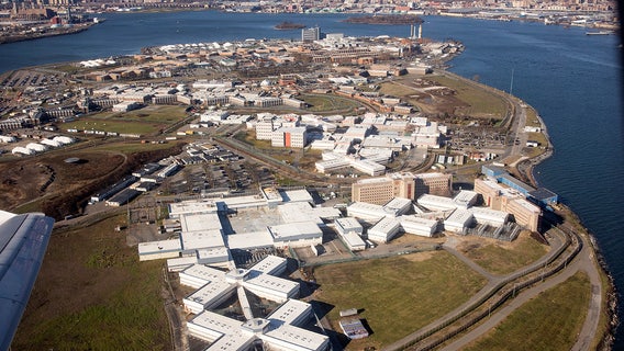 Judge temporarily blocks Adams from allowing ICE agents on Rikers Island