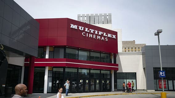 One of the last movie theaters in the Bronx closes after 30 years
