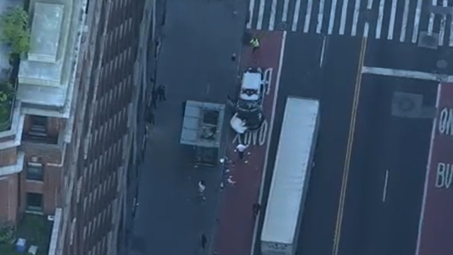 Midtown police crash leaves 4 NYPD officers injured