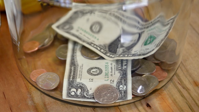 Finance expert sounds alarm over 'spaving' trend: An old 'trap' with a new name hitting your wallet