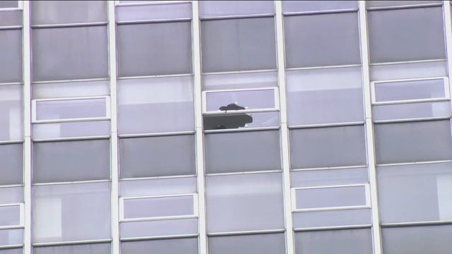 Manhattan building was not struck by lightning, shattered window caused by tile: Officials