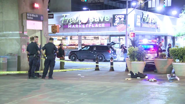 17-year-old girl stabbed to death outside Queens subway station