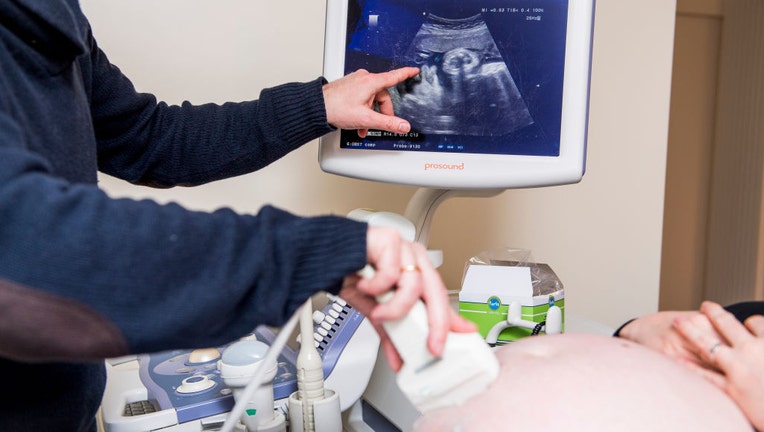 Pregnant-woman-ultrasound.jpg