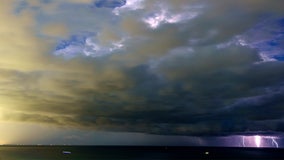 NJ man fatally struck by lightning on beach while warning kids of storm