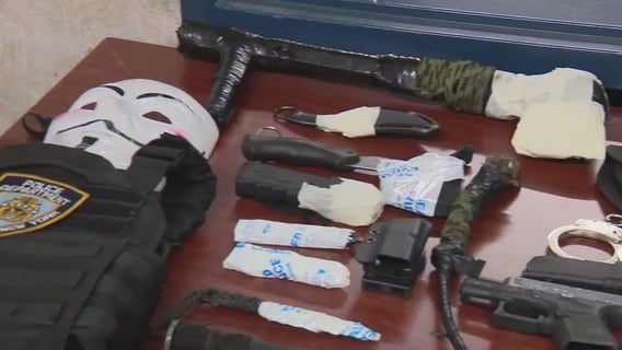 Queens man arrested with arsenal of weapons in traffic stop: NYPD