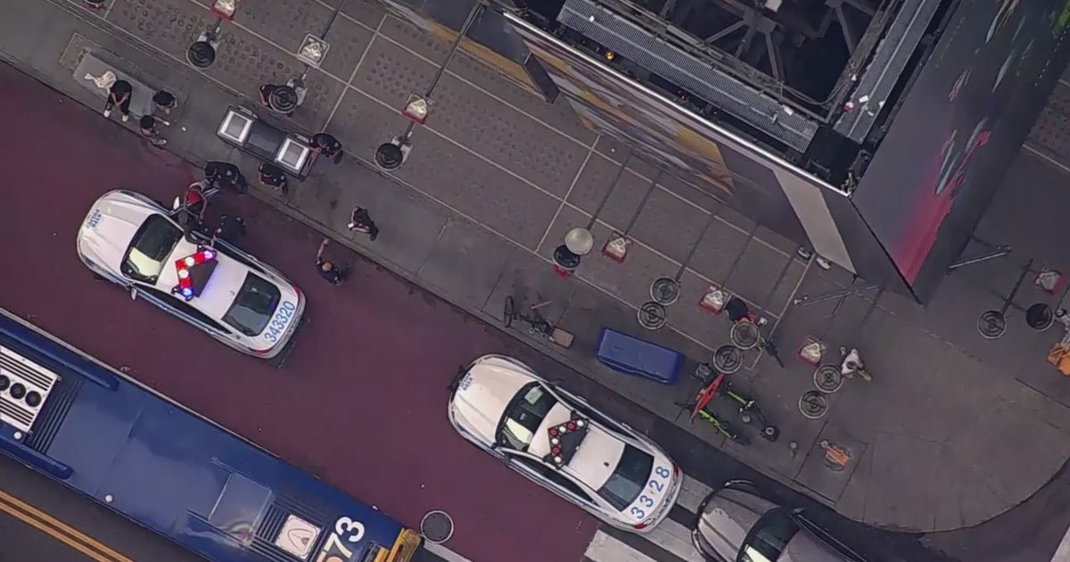 2 teens stabbed on NYC subway train; suspect wanted | FOX 5 New York