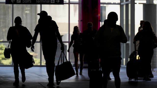 Airports, highways, beaches packed with travelers for Labor Day Weekend