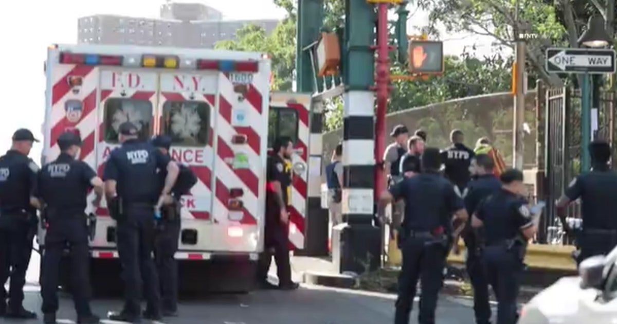 Police officer, at least 3 people shot inside Brooklyn train car: NYPD ...
