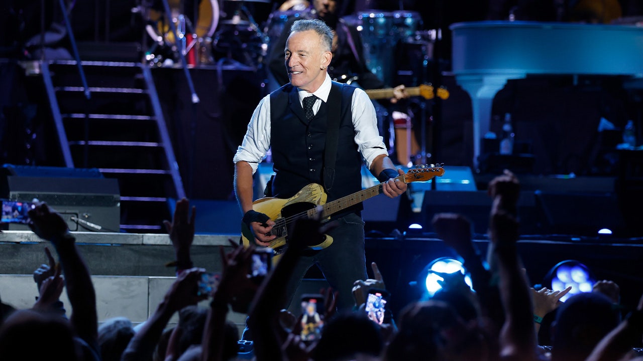 Bruce Springsteen celebrates 75th birthday | FOX 5 New York