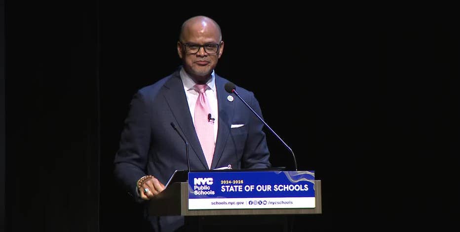 NYC schools chancellor to step down after federal agents seized his devices