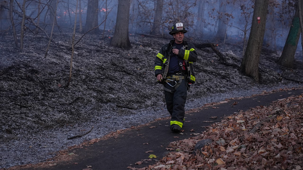 Jennings Creek Fire spurs evacuations in New York: Is rain finally on ...