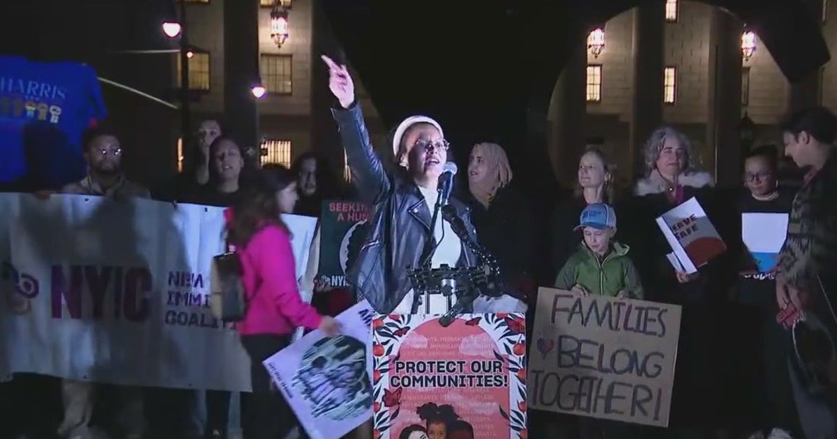 NYC immigration advocates rally amid mass deportation fear | FOX 5 New York