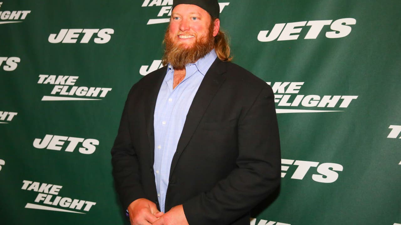 Nick Mangold tackles new role as high school football coach in New Jersey