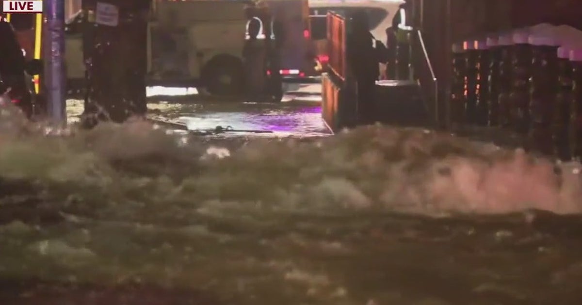 Large water main break floods streets in the Bronx | FOX 5 New York