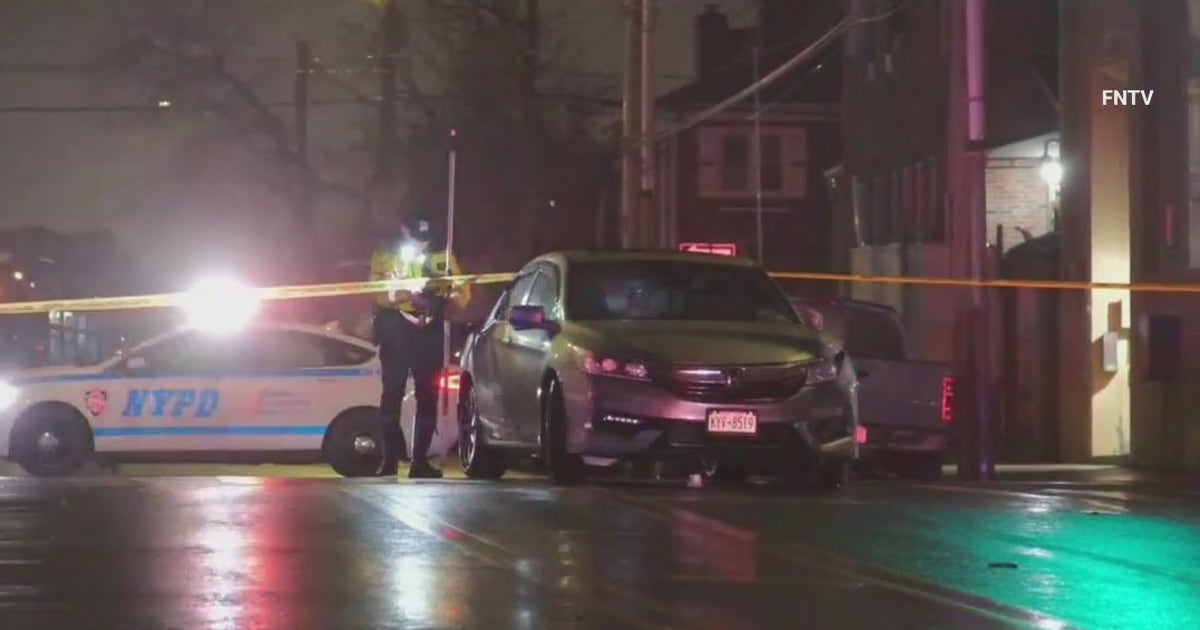 Woman dead, two injured after taxi jumps sidewalk in Queens: NYPD | FOX ...