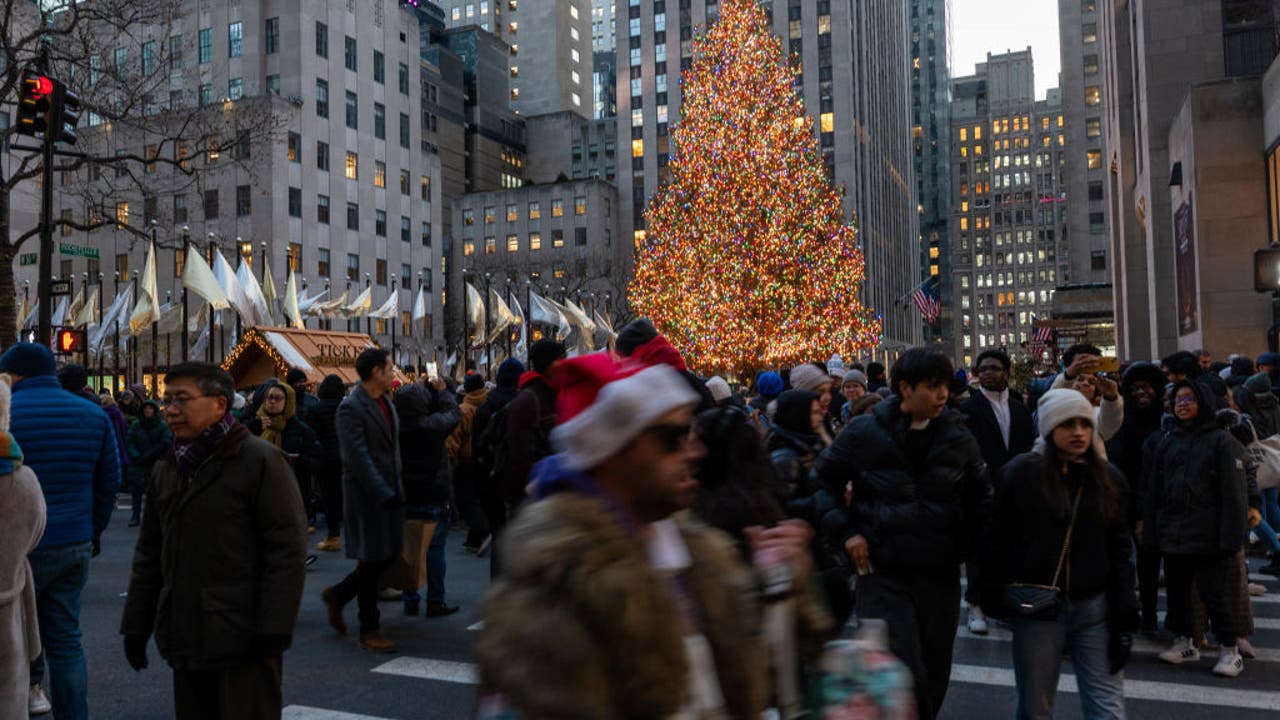 NYC Christmas Day 2024: What's Open & Closed? Your Ultimate Guide!