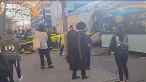 Multi-car crash involving MTA bus leaves 4 injured in Brooklyn