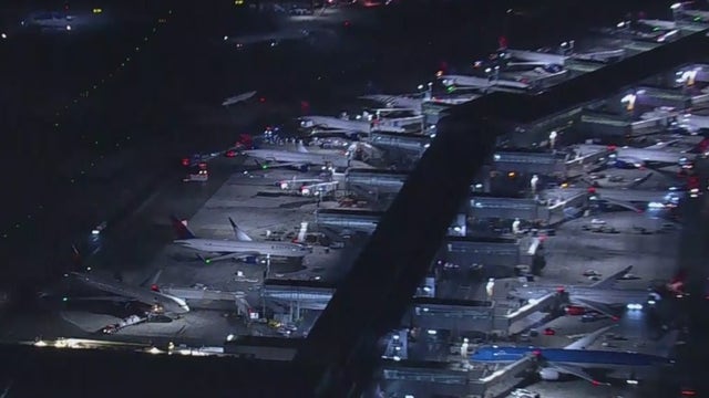 Ground stop lifted at Newark Airport after smoke reported on United flight to Detroit