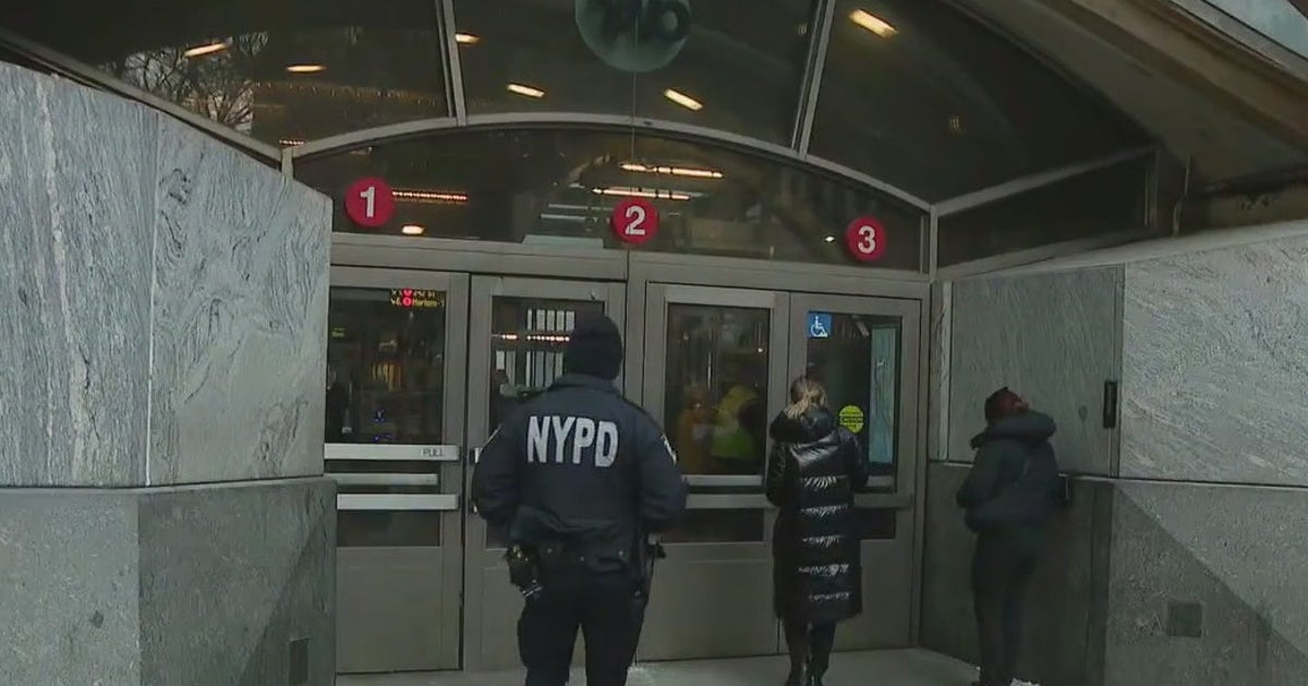 Man slashed with knife on Upper West Side subway train; suspect ...