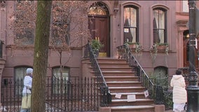 Iconic 'Sex and the City' brownstone in West Village to get gate to curb fan frenzy