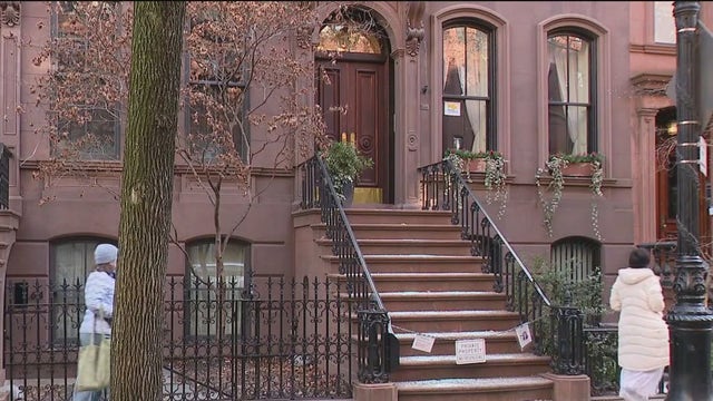 Iconic 'Sex and the City' brownstone in West Village to get gate to curb fan frenzy