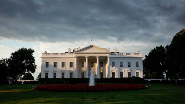 White House rescinds memo freezing federal grants