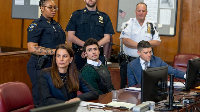 Alleged CEO killer Luigi Mangione's lawyer claims unfair treatment after court appearance