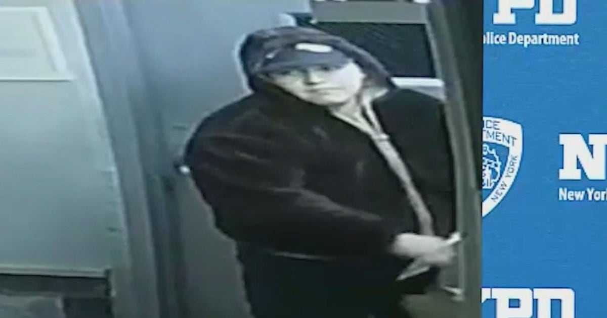 NYPD searching for suspect in Queens mailbox break-ins | FOX 5 New York