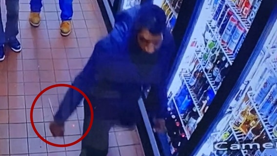 Man stabbed at NYC bodega during attempted cake robbery: witness