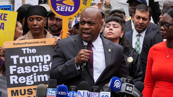 Newark mayor sues NJ's top federal prosecutor, claims 'malicious prosecution'