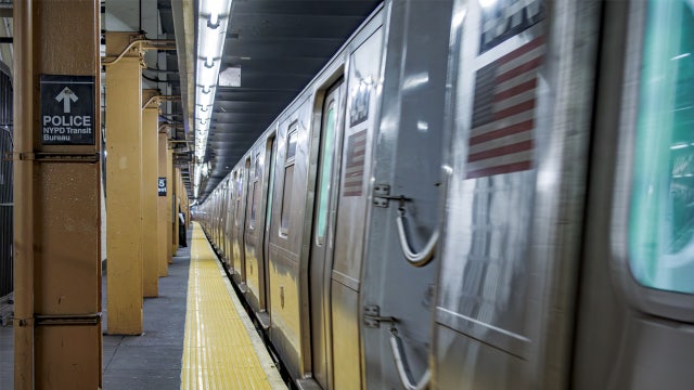 Man stabbed while standing on Brooklyn subway platform