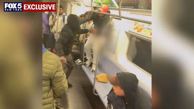 Grand Central subway stabbing leaves 2 injured, suspect arrested l Exclusive video