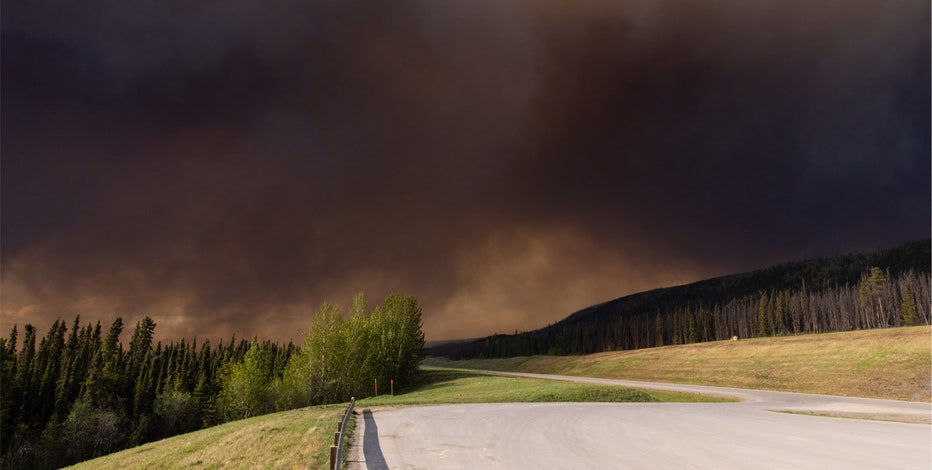 Canadian wildfire smoke triggers NYC air quality alert: Live map