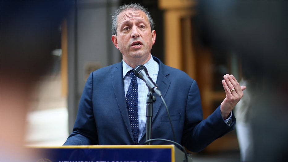 NEW YORK, NEW YORK - JUNE 05: NYC Comptroller and Democratic NYC Mayoral candidate Brad Lander speaks during a press conference outside of immigration court on June 05, 2025 in New York City. Lander volunteered with Immigrant ARC’s Friend of the Court (FOTC) program, which helps immigrants access legal support, orientation, and referrals, to ensure that people whose cases were dismissed can leave court without being detained by ICE. The crackdown comes as ICE steps up enforcement after immigration hearings, following a Trump administration order to detain 3,000 migrants per day. (Photo by Michael M. Santiago/Getty Images)