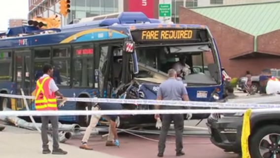 At least 7 injured in Queens MTA bus crash