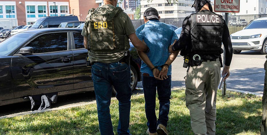 Cory Booker's new bill would force ICE agents to identify themselves