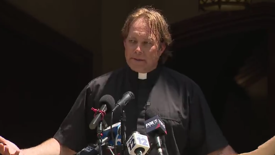Reverend Seth Kaper-Dale speaks at the NJ ICE raid rally