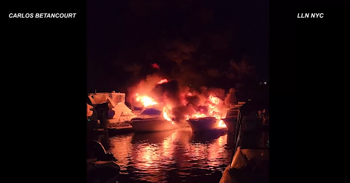 Multiple boats destroyed in overnight fire in Queens | FOX 5 New York