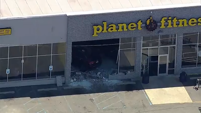 1 dead, 4 injured after woman drives into Planet Fitness building in NJ