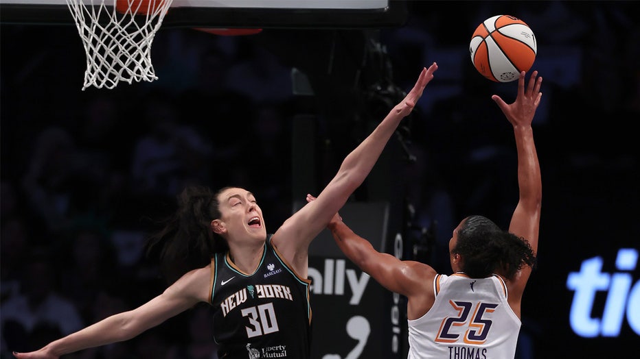 NEW YORK, NEW YORK - SEPTEMBER 17: Alyssa Thomas #25 of the Phoenix Mercury heads for the net as Breanna Stewart #30 of the New York Liberty defends during Game Two of the first round of the WNBA playoffs at Barclays Center on September 17, 2025 in the Brooklyn borough of New York City. NOTE TO USER: User expressly acknowledges and agrees that, by downloading and or using this photograph, User is consenting to the terms and conditions of the Getty Images License Agreement. (Photo by Elsa/Getty Images)

