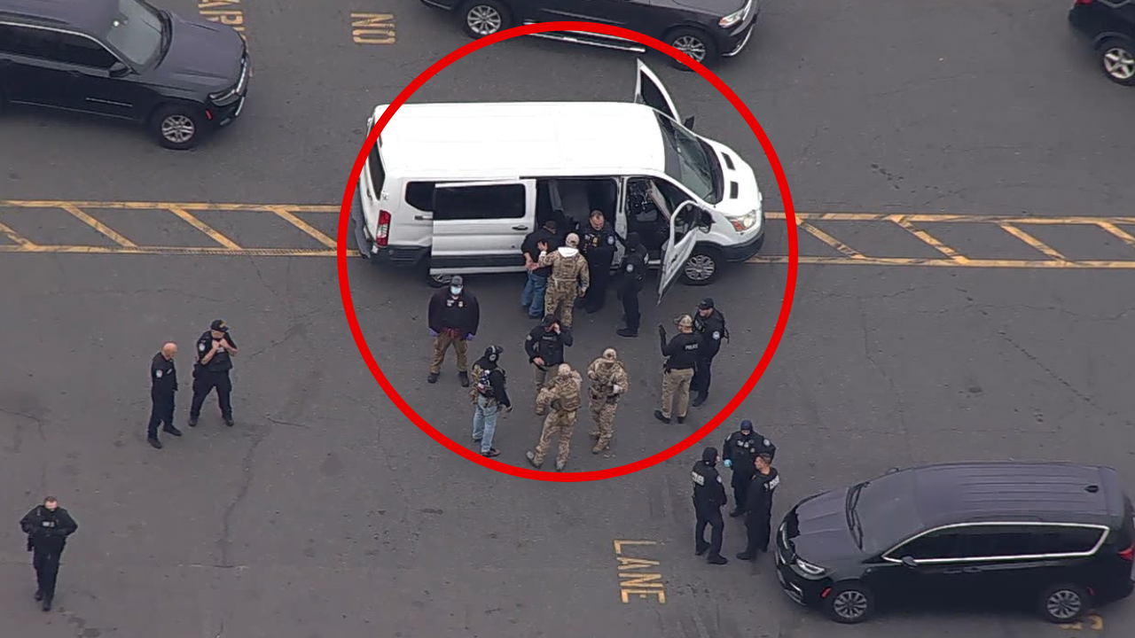 ICE agents detain 46 workers in New Jersey warehouse raid | FOX 5 New York