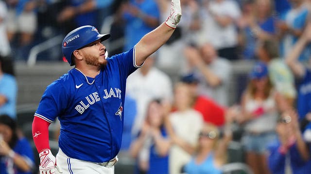 Blue Jays rout Yankees 10-1 in ALDS opener, Kirk homers twice