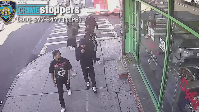 15-year-old boy attacked, stabbed by group of 13 in Queens: police