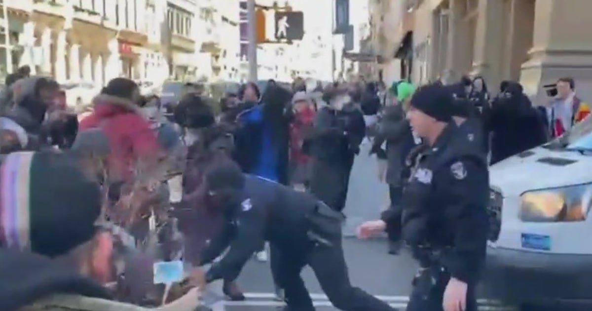 Manhattan Riots Multiple arrests after anti-ICE protesters clash with police in ...