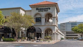 Which restaurants are open on Thanksgiving? Which are closed?