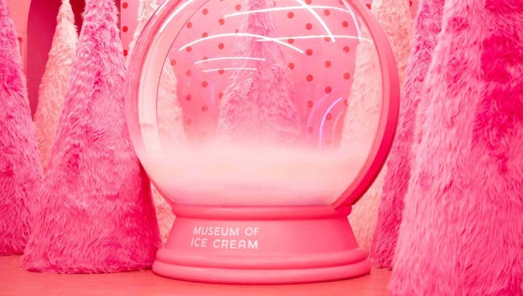 Pretty in pink Christmas photo opportunity at NYC Edge | FOX 5 New