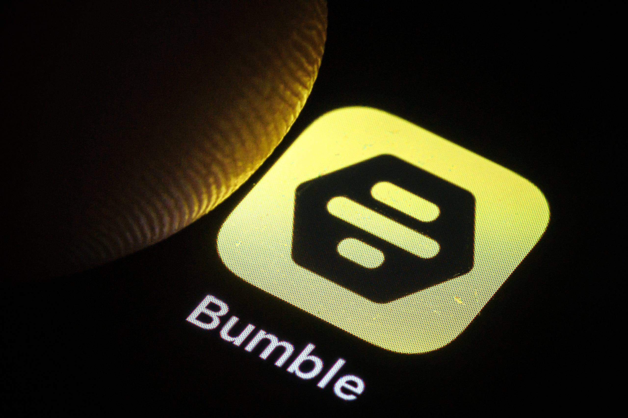 Man charged with stealing $272K from woman he met on Bumble: DA
