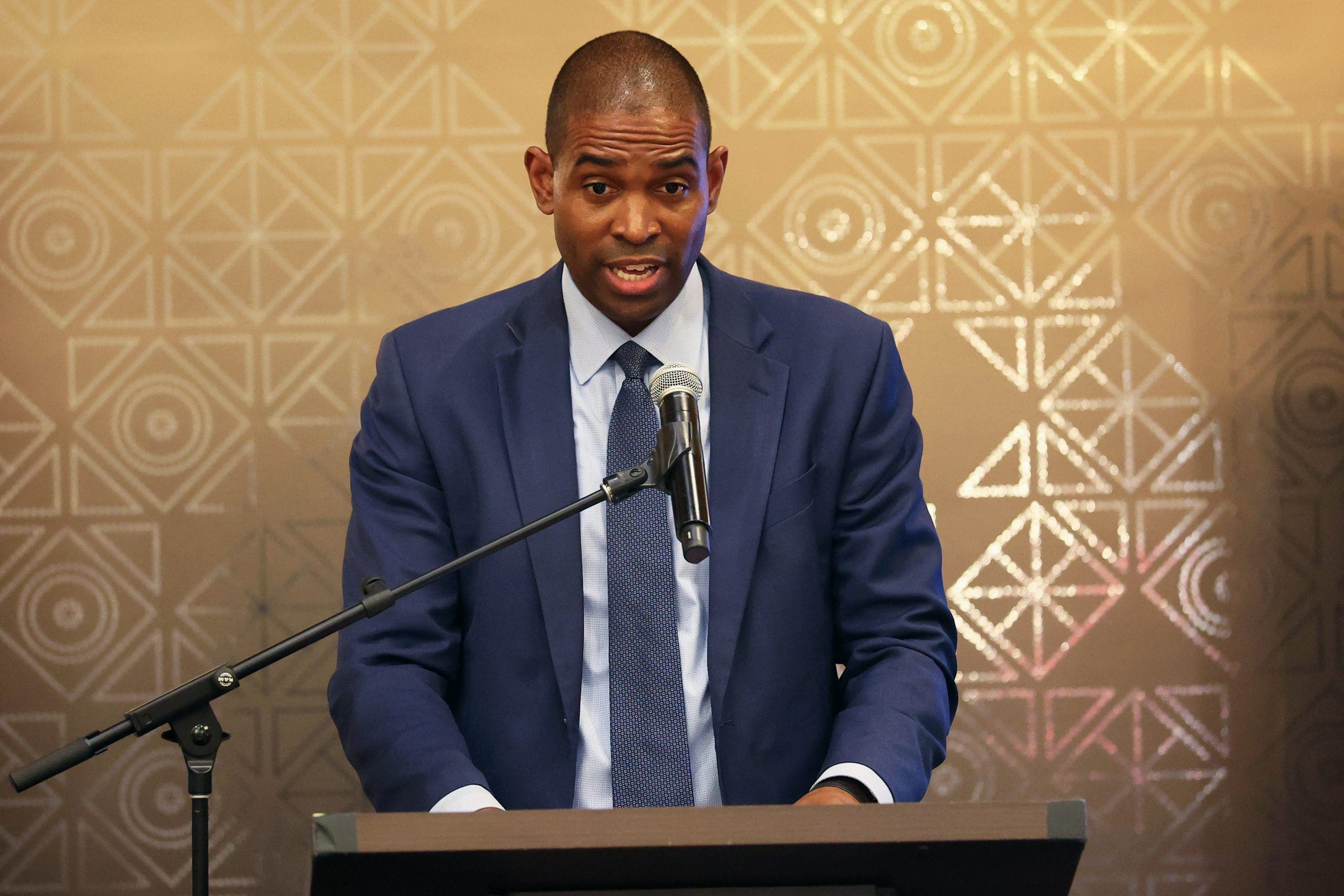 Delgado suspends campaign for NY governor