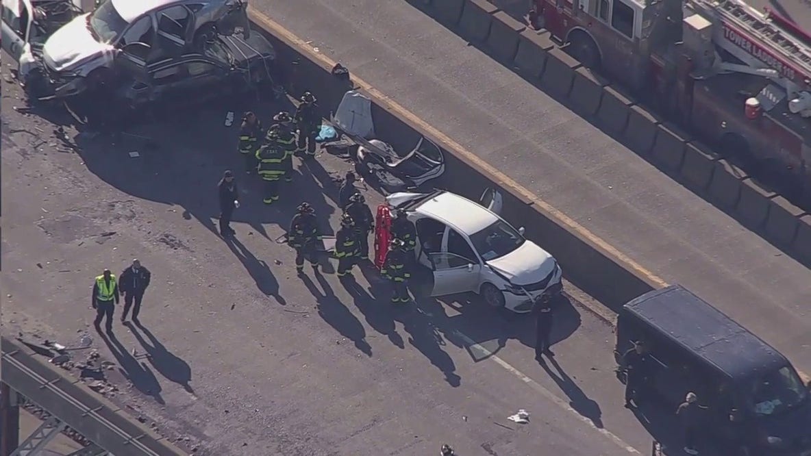 4 injured in multi-car crash on Long Island Expressway Friday